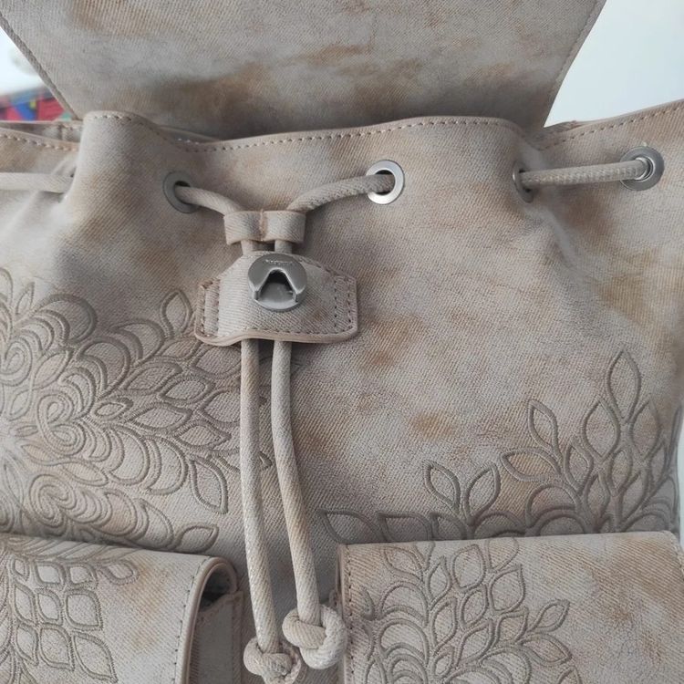 Desigual Beige Backpack With Floral Embossing obraz 3